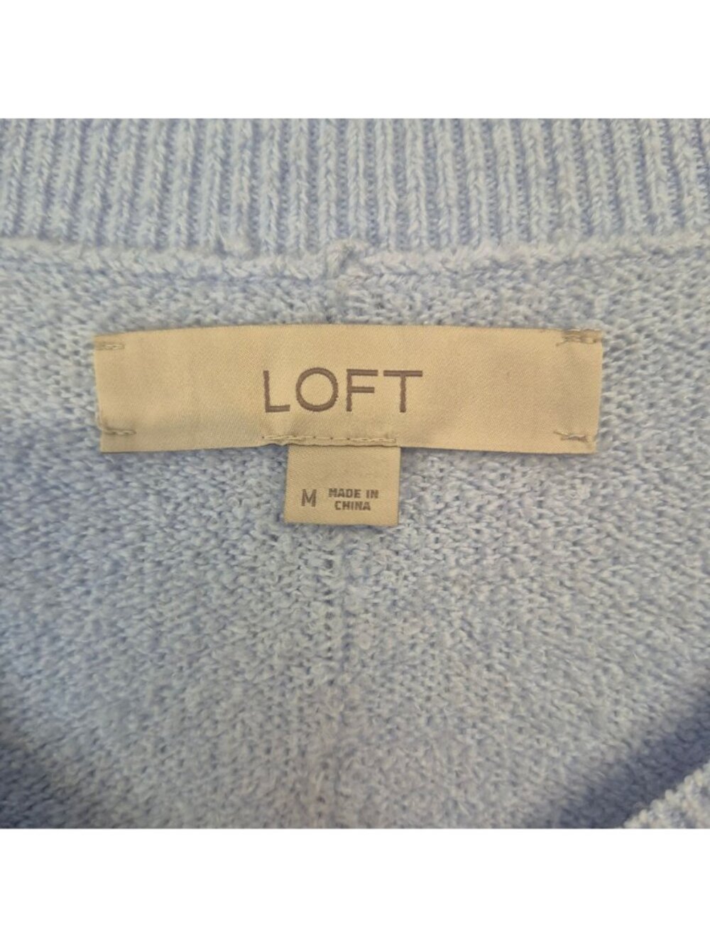 Loft Women’s Light Blue V-Neck Long Sleeve Soft Knit Sweater Sz M - Picture 2 of 7